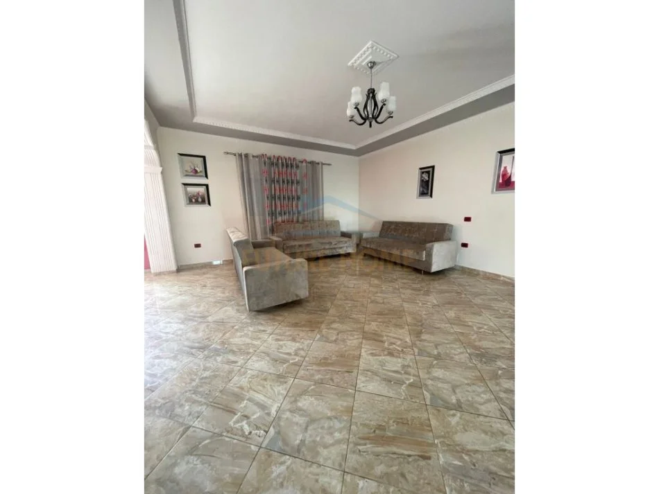 Tirane, jepet me qera apartament 2+1 , 180 m² 700 € (Don Bosko)