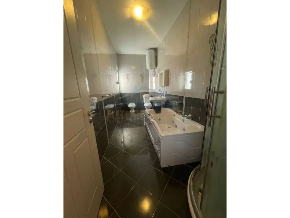 Tirane, jepet me qera apartament 2+1 , 180 m² 700 € (Don Bosko)