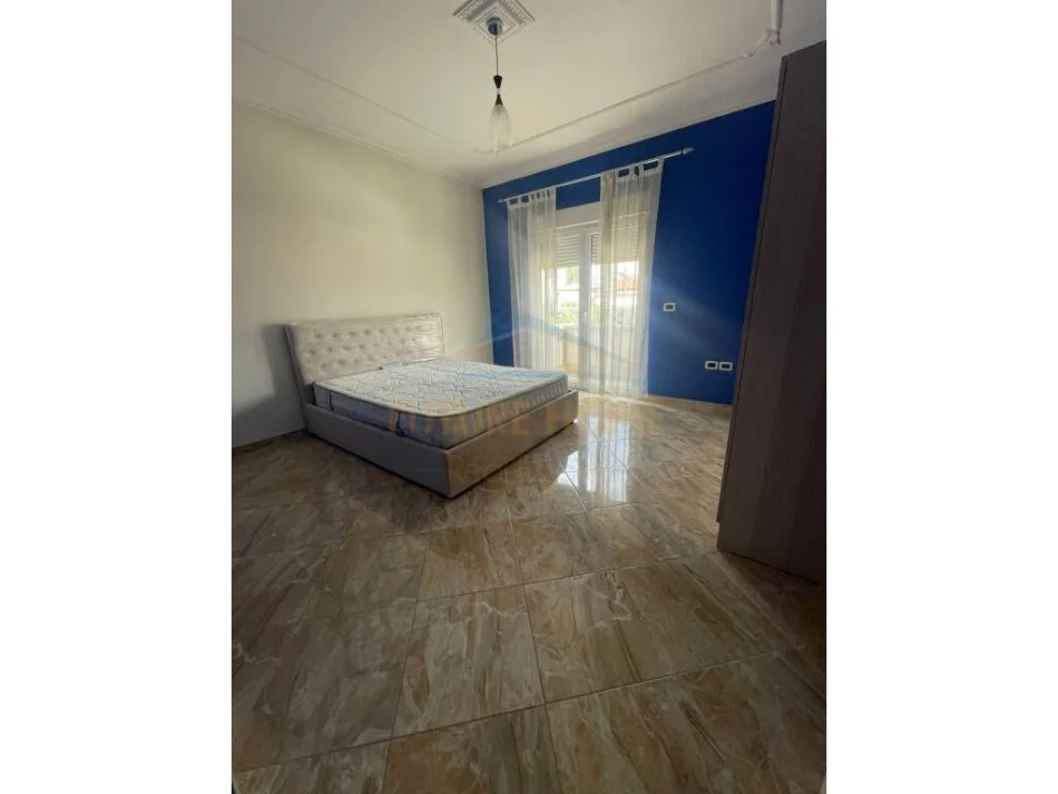 Tirane, jepet me qera apartament 2+1 , 180 m² 700 € (Don Bosko)