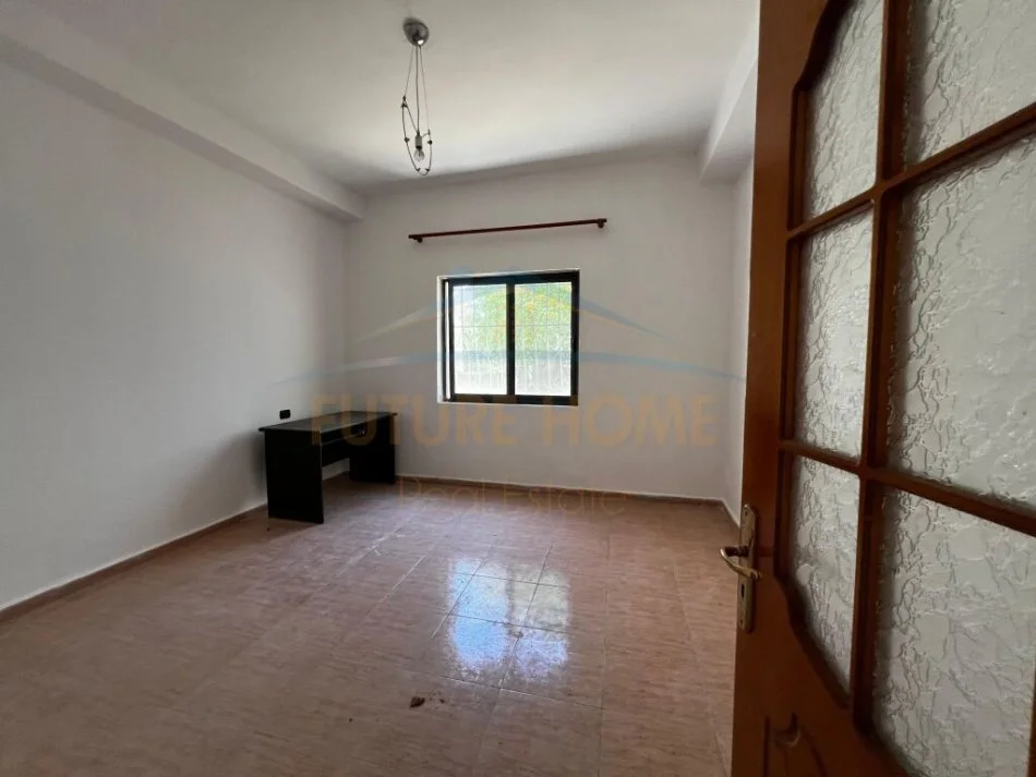 Durres, shes shtepi 2 Katshe Kati 2, 266 m² 170.000 € (Prane Muzeumit, Durres)