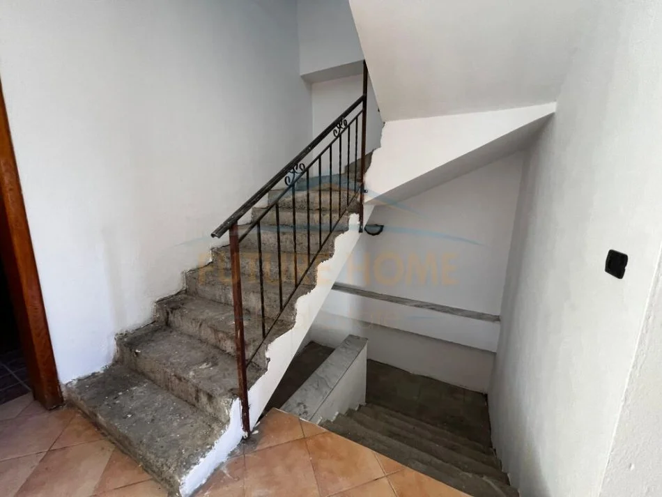 Durres, shes shtepi 2 Katshe Kati 2, 266 m² 170.000 € (Prane Muzeumit, Durres)