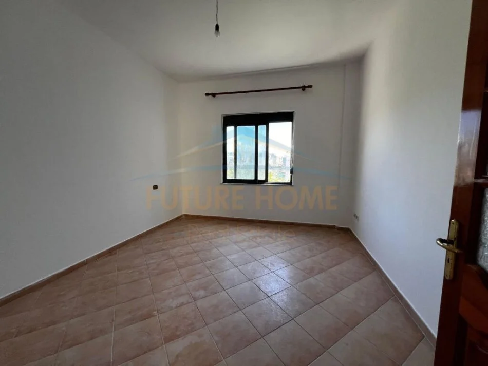 Durres, shes shtepi 2 Katshe Kati 2, 266 m² 170.000 € (Prane Muzeumit, Durres)