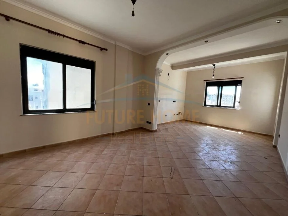 Durres, shes shtepi 2 Katshe Kati 2, 266 m² 170.000 € (Prane Muzeumit, Durres)