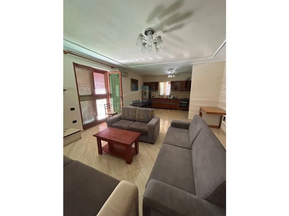 Tirane, jepet me qera apartament 3+1 Kati 2, 145 m² 500 € (Vilat Gjermane, Qytet Studenti,Tirane)