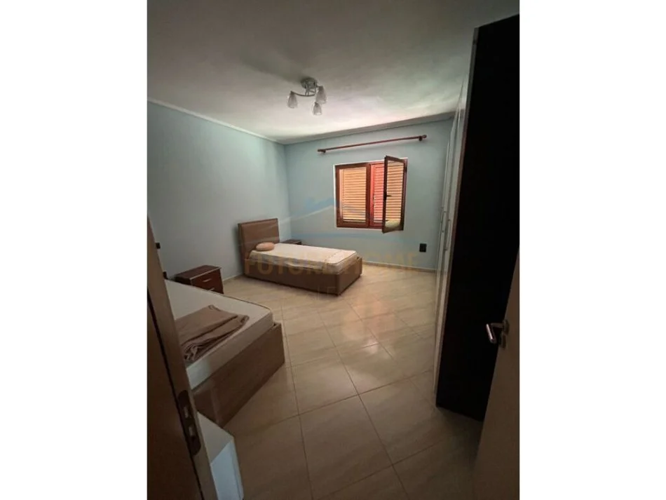 Tirane, jepet me qera apartament 3+1 Kati 2, 145 m² 500 € (Vilat Gjermane, Qytet Studenti,Tirane)