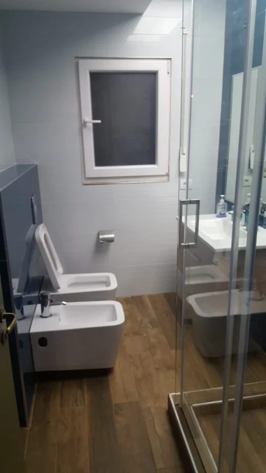 Tirane, jepet me qera apartament 2+1 Kati 3, 100 m² 650 € (Liqeni i Thate ,Rruga Peti)