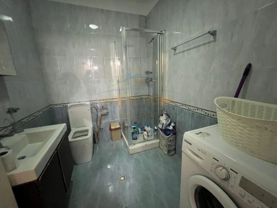 Tirane, jepet me qera apartament 1+1+Ballkon Kati 1, 142 m² 500 € (Liqeni i Thate)