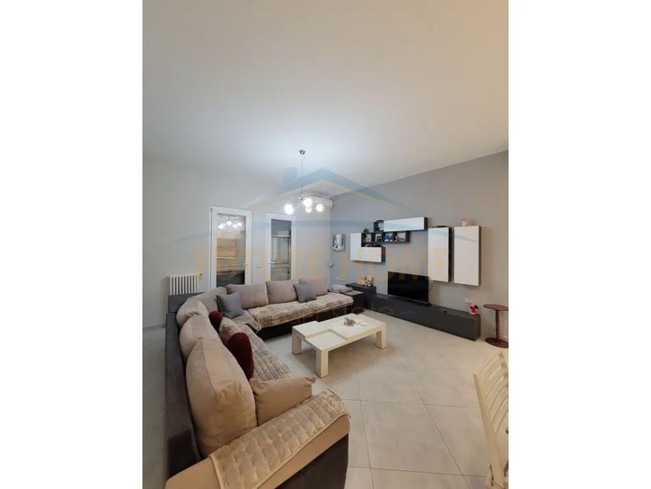 jepet me qera 3 Katshe Kati 3, 302 m² 800 € (Tufine)