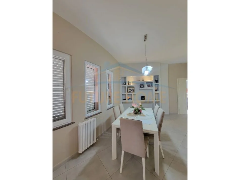 jepet me qera 3 Katshe Kati 3, 302 m² 800 € (Tufine)