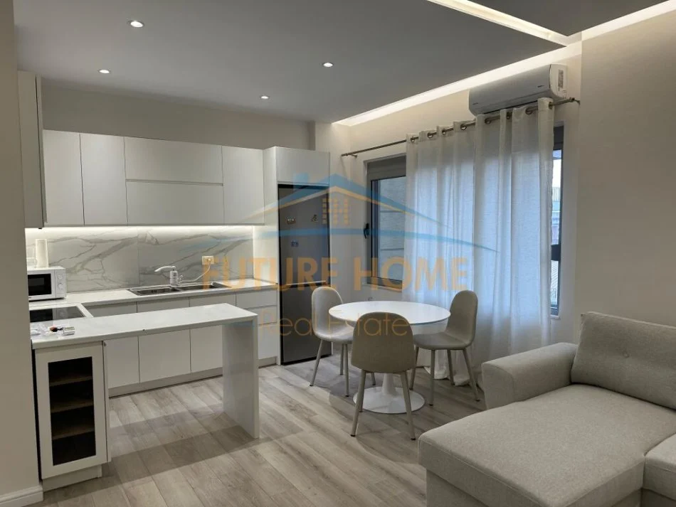 Tirane, jepet me qera apartament 1+1+Ballkon Kati 5, 66 m² 700 € (Rruga e Kosovareve)