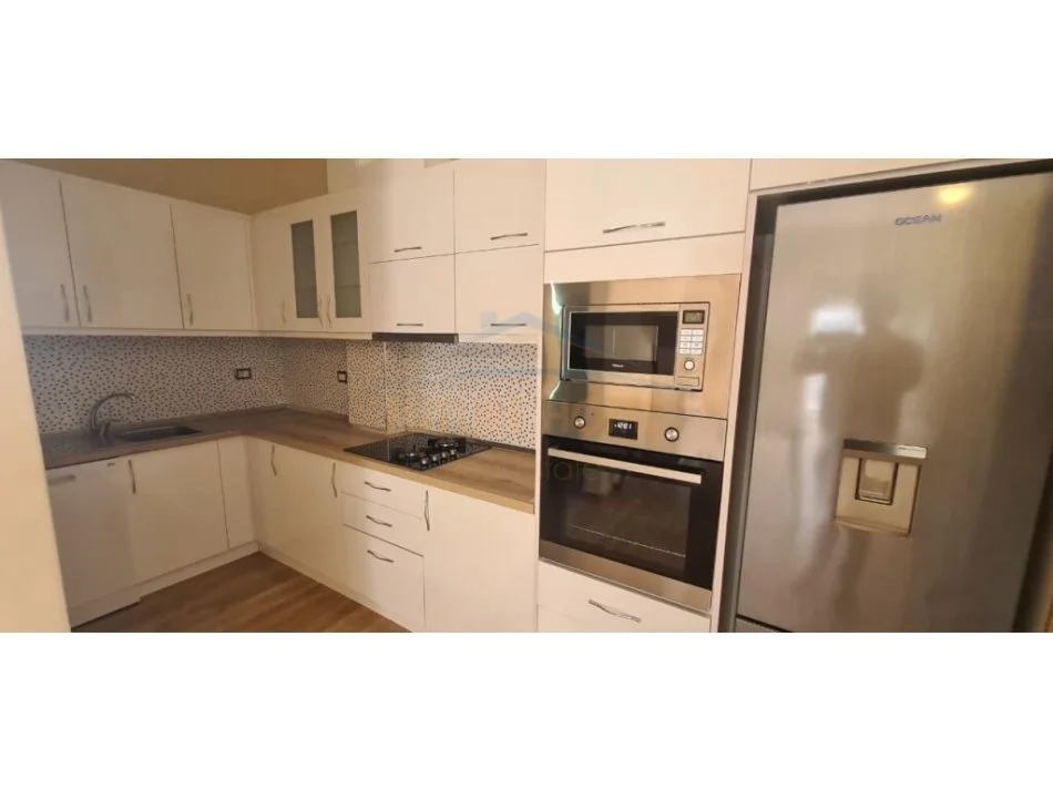 Shitet, Apartament 2+1+2, Ish-Kombinati Peshkut, Vlore.RV42379