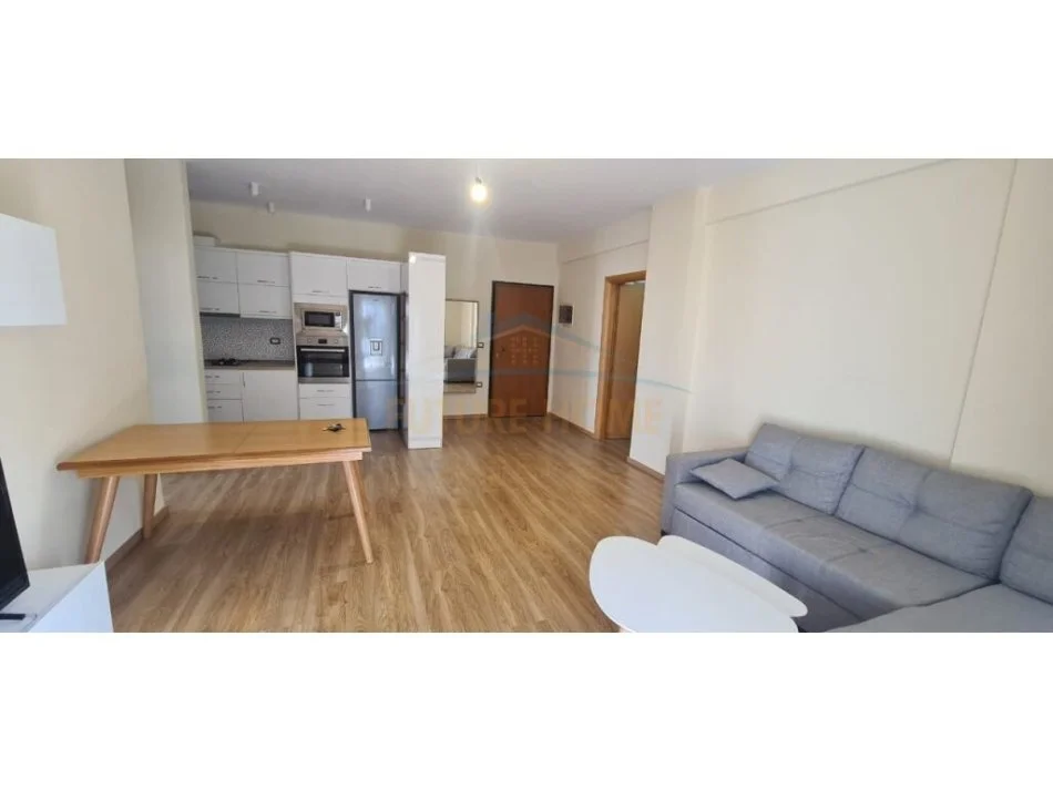 Shitet, Apartament 2+1+2, Ish-Kombinati Peshkut, Vlore.RV42379