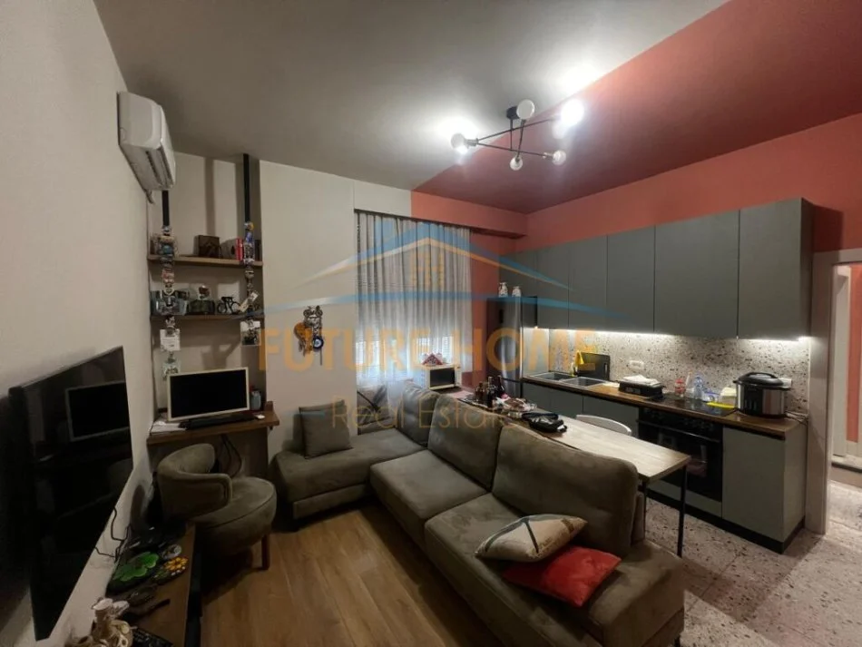 Tirane, shitet apartament 1+1+Ballkon Kati 2, 48 m² 125.000 € (Pazari i Ri)
