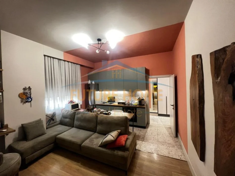 Tirane, shitet apartament 1+1+Ballkon Kati 2, 48 m² 125.000 € (Pazari i Ri)