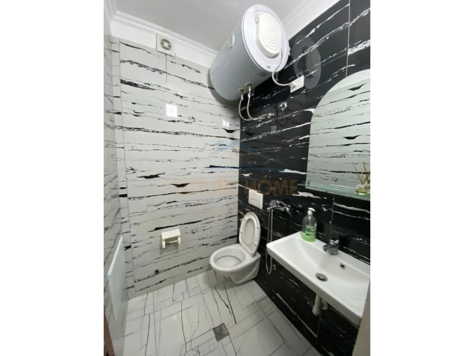 Tirane, jepet me qera apartament 1+1 Kati 0, 50 m² 300 € (LAPRAKE)