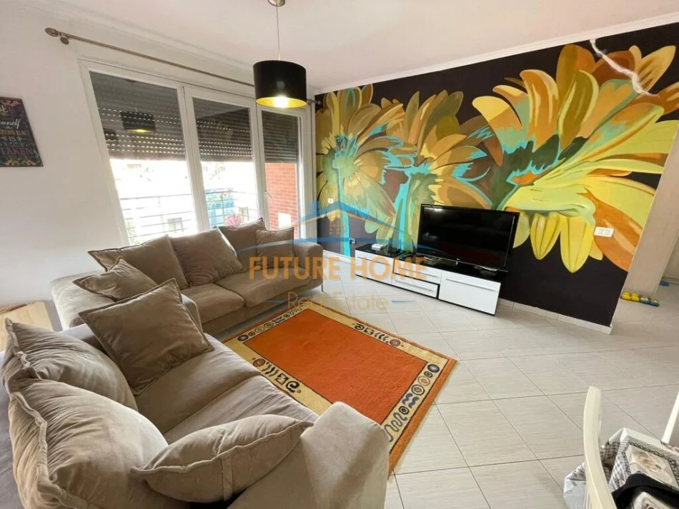 Tirane, jepet me qera apartament 1+1 Kati 3, 85 m² 550 € (Shkolla e Kuqe)