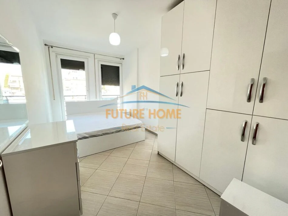 Tirane, jepet me qera apartament 1+1 Kati 3, 85 m² 550 € (Shkolla e Kuqe)