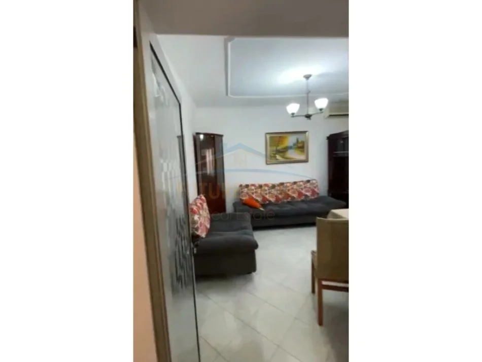 Tirane, jepet me qera apartament 1+1 Kati 5, 40 m² 350 € (Don Bosko)