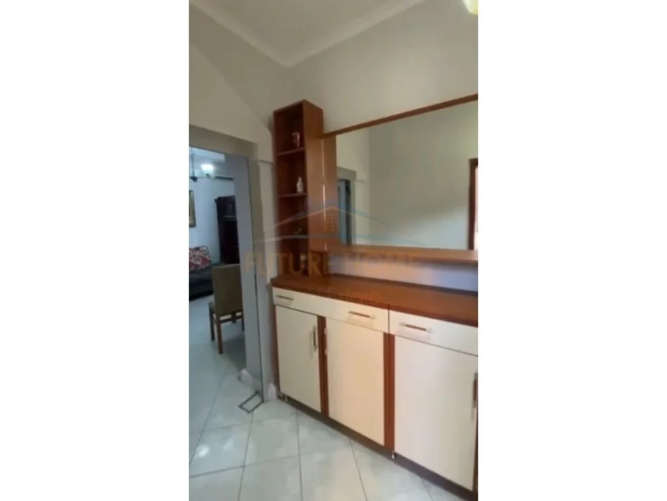 Tirane, jepet me qera apartament 1+1 Kati 5, 40 m² 350 € (Don Bosko)