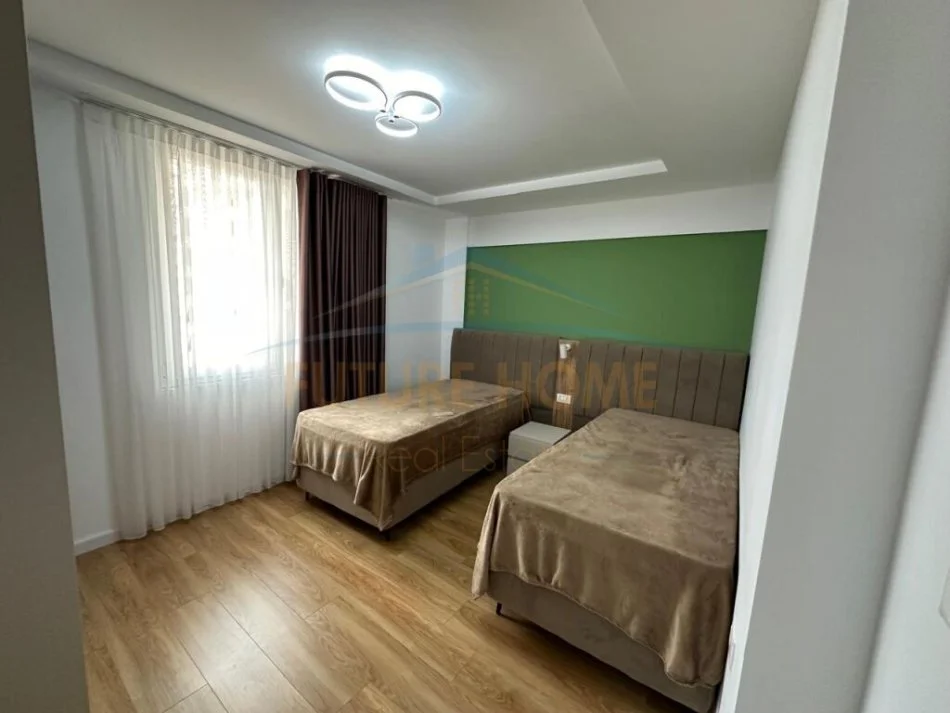 Tirane, jepet me qera apartament 2+1 Kati 3, 110 m² 1.500 € (Qender)
