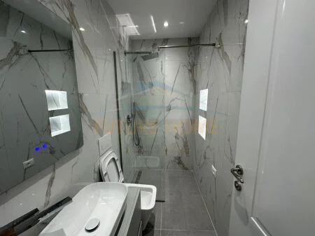 Tirane, jepet me qera apartament duplex 2+1+Ballkon Kati 3, 110 m² 1.500 € 