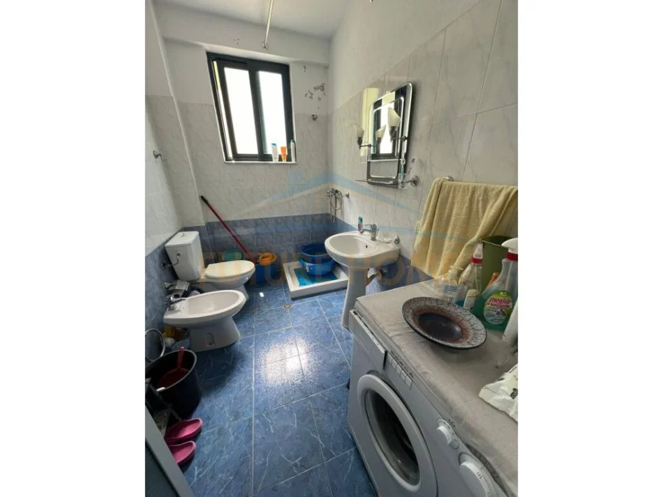 Durres, shitet apartament 1+1 Kati 6, 64 m² 65.000 € (Prane Shkolles "Bajram Curri", Durres)