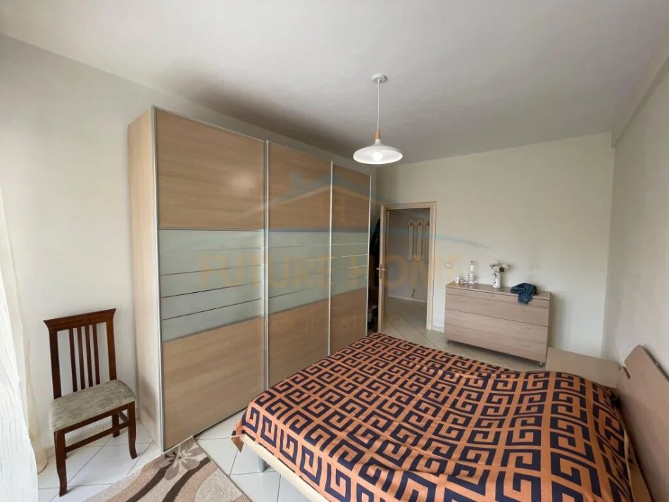Tirane, jepet me qera apartament 1+1+Ballkon Kati 5, 500 € (Stacioni i Trenit)