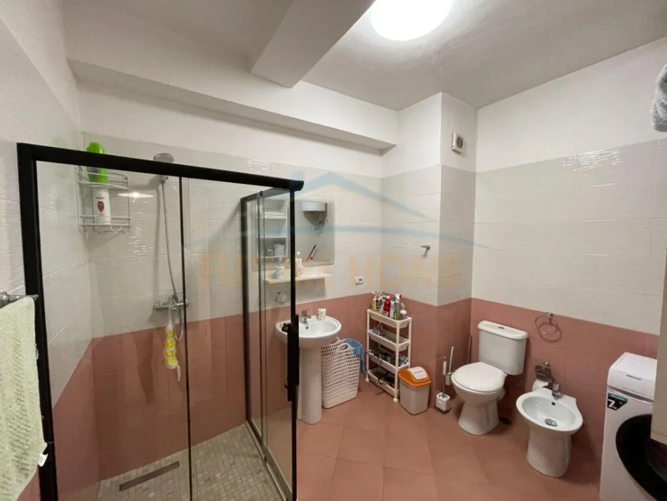 Tirane, jepet me qera apartament 1+1 Kati 5, 75 m² 500 € (STACIONI I TRENIT)