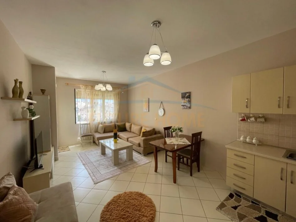 Tirane, jepet me qera apartament 1+1 Kati 5, 75 m² 500 € (STACIONI I TRENIT)