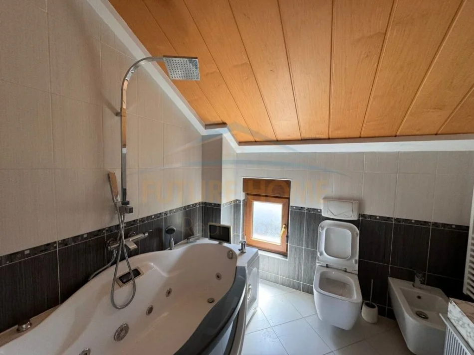 Tirane, jepet me qera Vile 3 Katshe , 224 m² 3.000 € (Lunder)