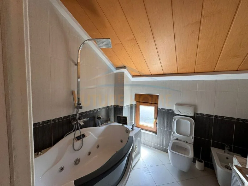 Tirane, jepet me qera Vile 3 Katshe Kati 3, 224 m² 3.000 € (lunder)