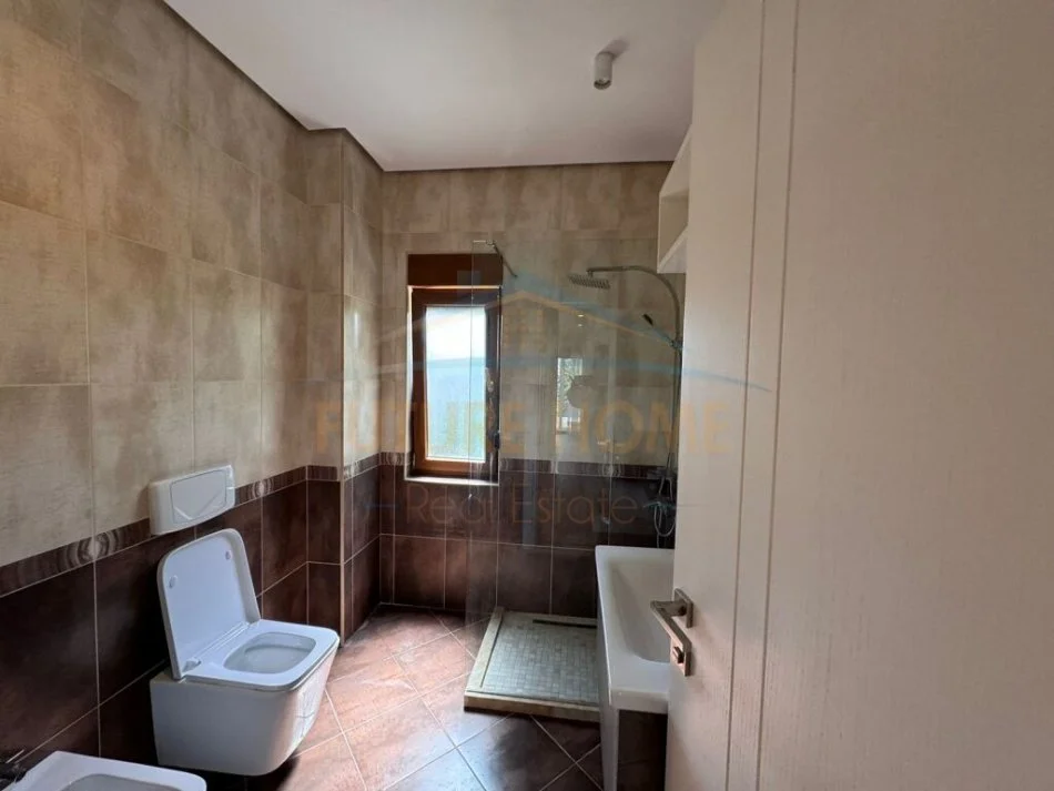 Tirane, jepet me qera Vile 3 Katshe , 224 m² 3.000 € (Lunder)