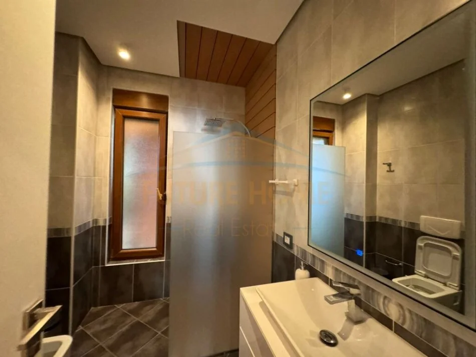 Tirane, jepet me qera Vile 3 Katshe Kati 3, 224 m² 3.000 € (lunder)