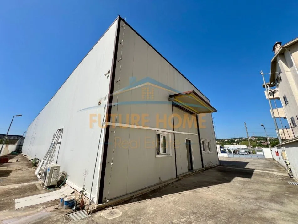 Tirane, jepet me qera magazine Kati 0, 1.850 m² 3.000 € (Vore)