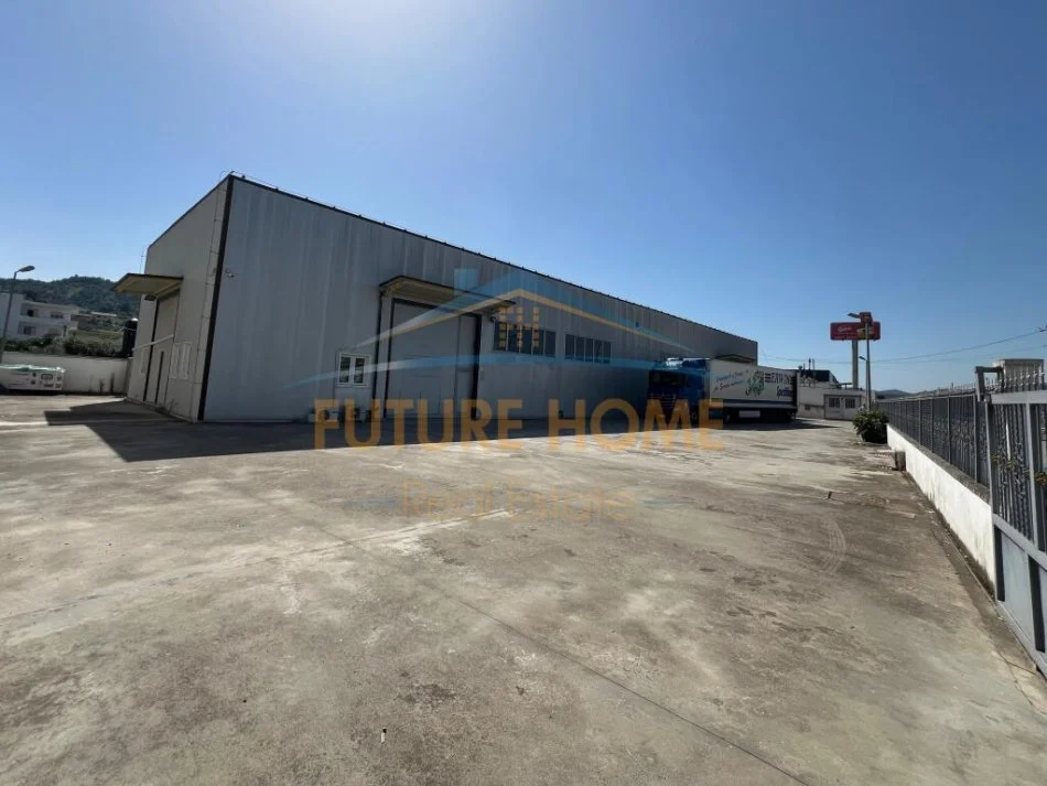 Tirane, jepet me qera magazine Kati 0, 740 m² 3.000 € (VORE)