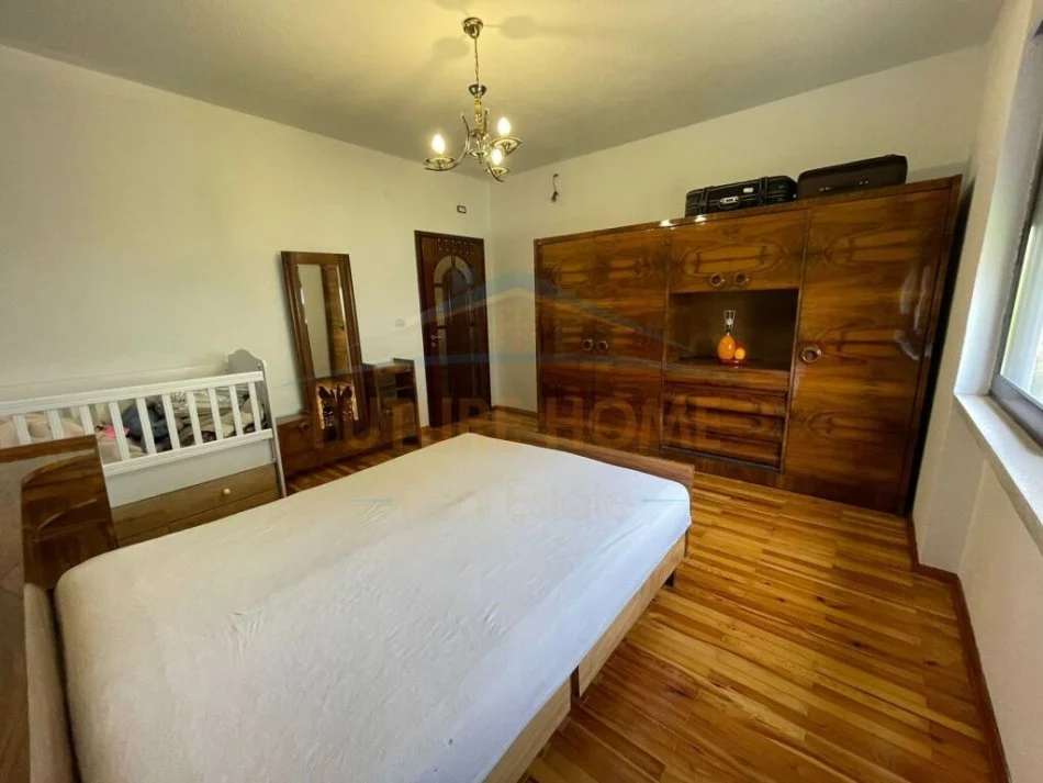 Tirane, jepet me qera apartament 2+1+Ballkon Kati 2, 128 m² 350 € (Kodra e Priftit)