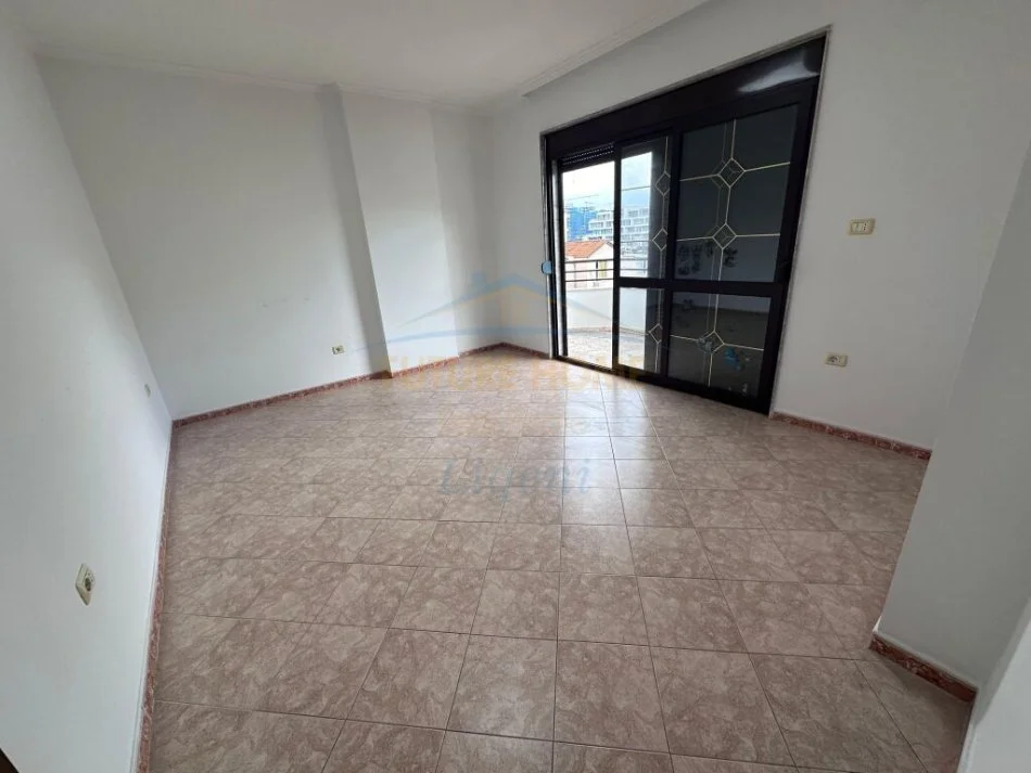 Tirane, jepet me qera apartament 2+1+Ballkon Kati 7, 125 m² 1.000 € (Blloku)