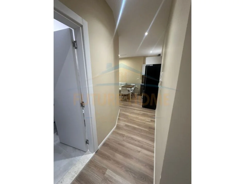 Tirane, jepet me qera apartament 1+1 Kati 9, 67 m² 500 € (Unaza e Re)