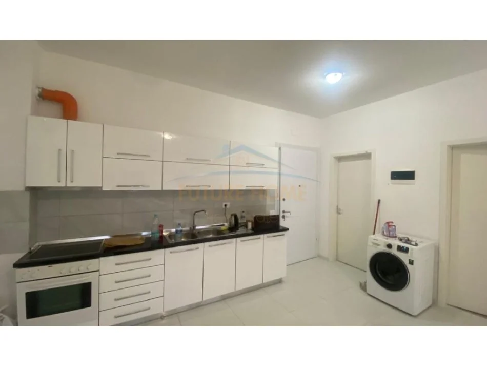 Tirane, jepet me qera apartament 2+1+Ballkon Kati 4, 73 m² 400 € (Mangalem 21)