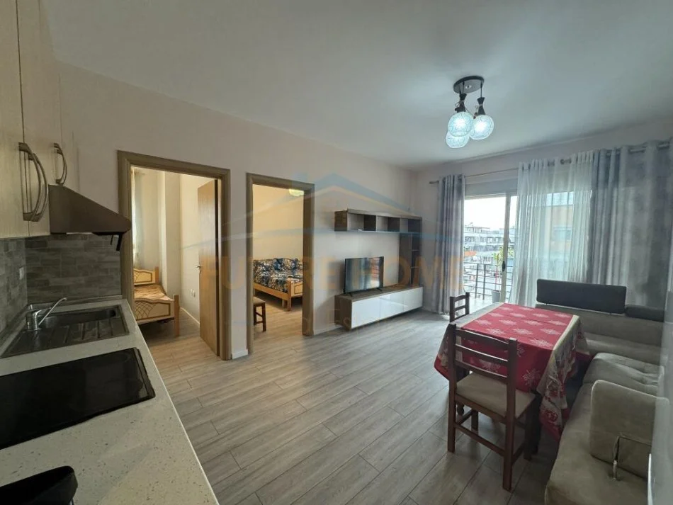 Tirane, jepet me qera apartament 2+1+Ballkon Kati 8, 85 m² 470 € (Unaza e Re)