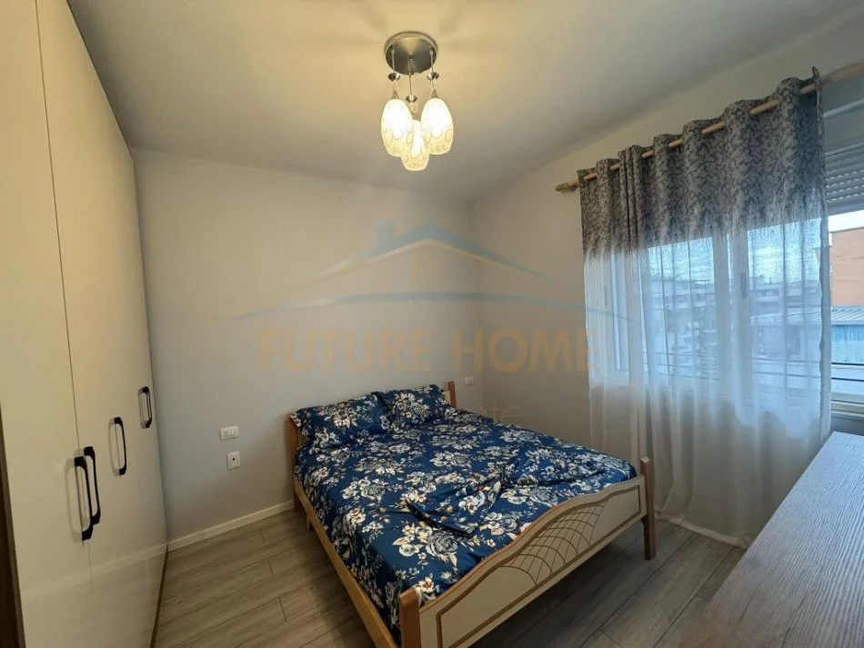 Tirane, jepet me qera apartament 2+1+Ballkon Kati 8, 85 m² 470 € (Unaza e Re)