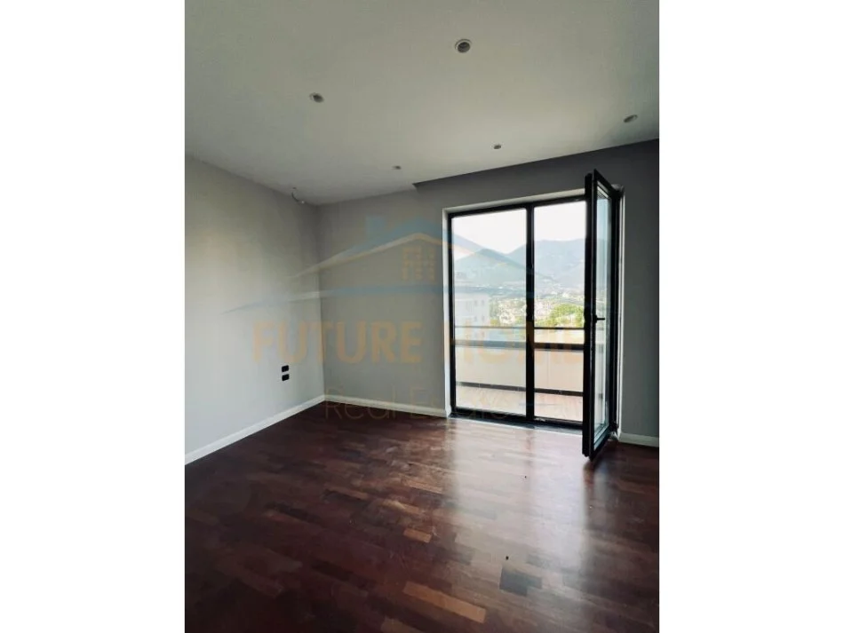 Tirane, jepet me qera Vile 3 Katshe , 1.000 m² 3.500 € (Farke)