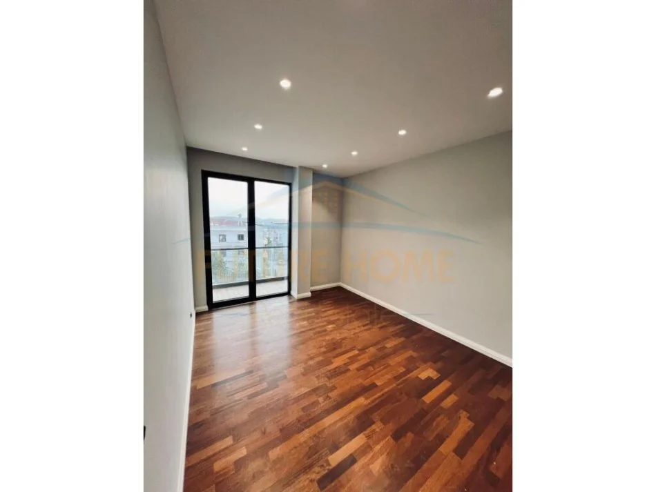 Tirane, jepet me qera Vile 3 Katshe , 1.000 m² 3.500 € (Farke)
