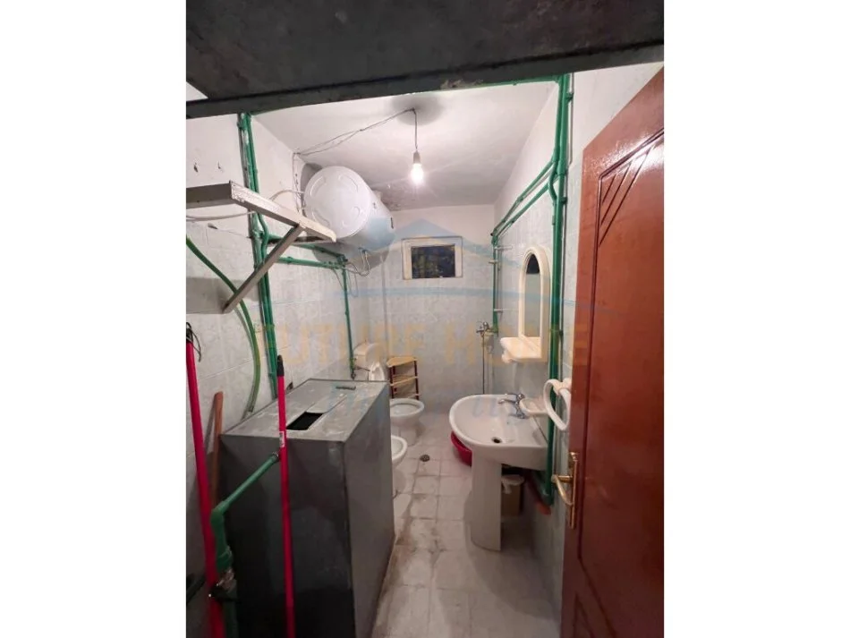 Tirane, shes apartament 2+1 Kati 4, 75 m² 170.000 € (Ali Demi)