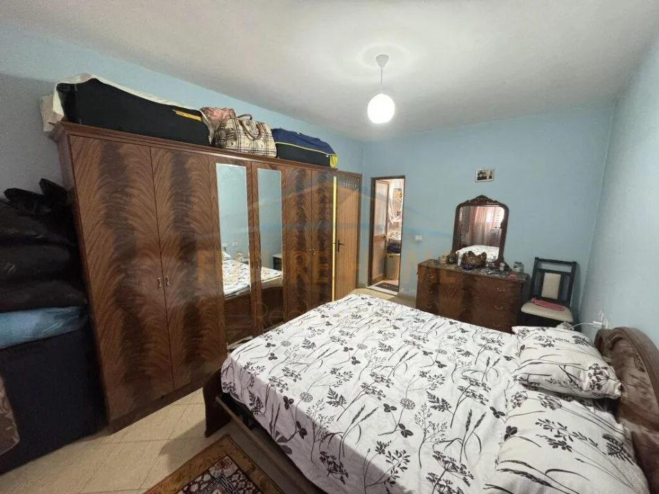 Tirane, shitet apartament 2+1+Ballkon Kati 3, 102 m² 128.000 € (Unaza e Re)