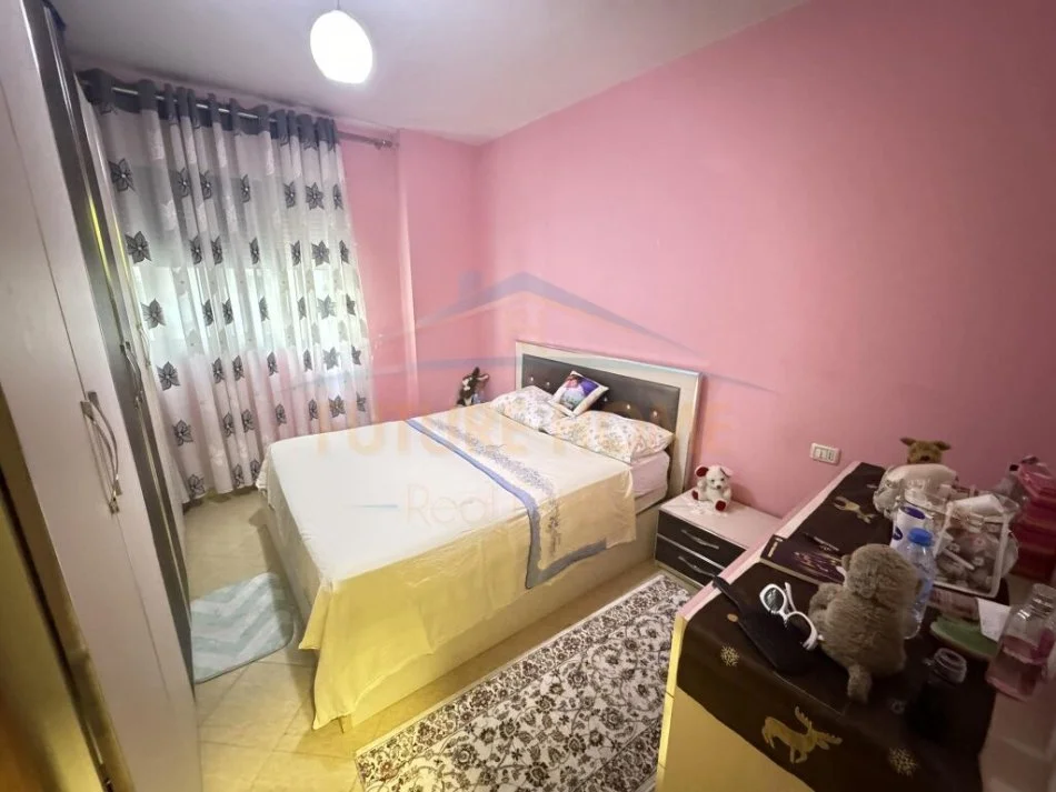 Tirane, shitet apartament 2+1+Ballkon Kati 3, 102 m² 128.000 € (Unaza e Re)