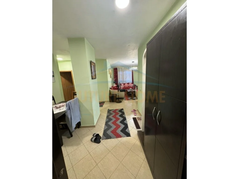 Tirane, shitet apartament 2+1+Ballkon Kati 3, 102 m² 128.000 € (Unaza e Re)