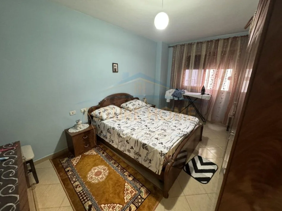 Tirane, shitet apartament 2+1+Ballkon Kati 3, 102 m² 128.000 € (Unaza e Re)