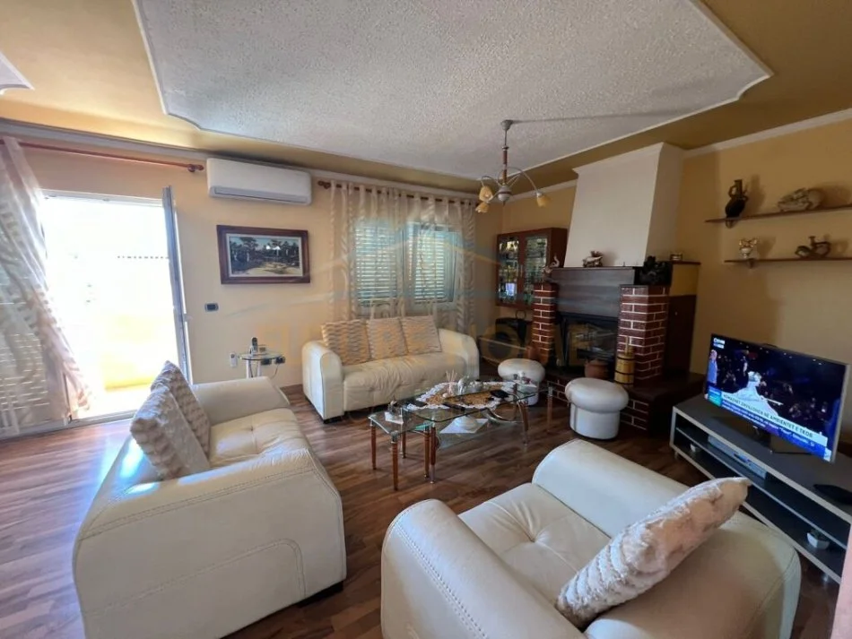 Durres, shitet apartament 3+1 Kati 5, 140 m² 125.000 € (Prane Stadiumit)