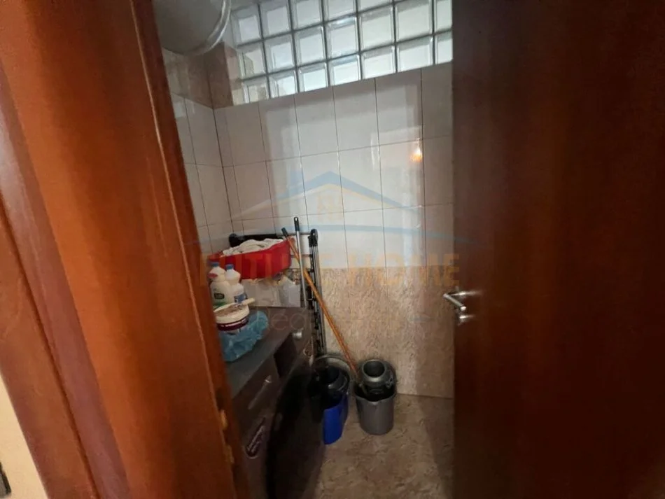 Durres, shitet apartament 3+1 Kati 5, 140 m² 125.000 € (Prane Stadiumit, Durres)